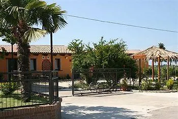 Pesolillo 3* سان جيوفانّي تْيَتينو